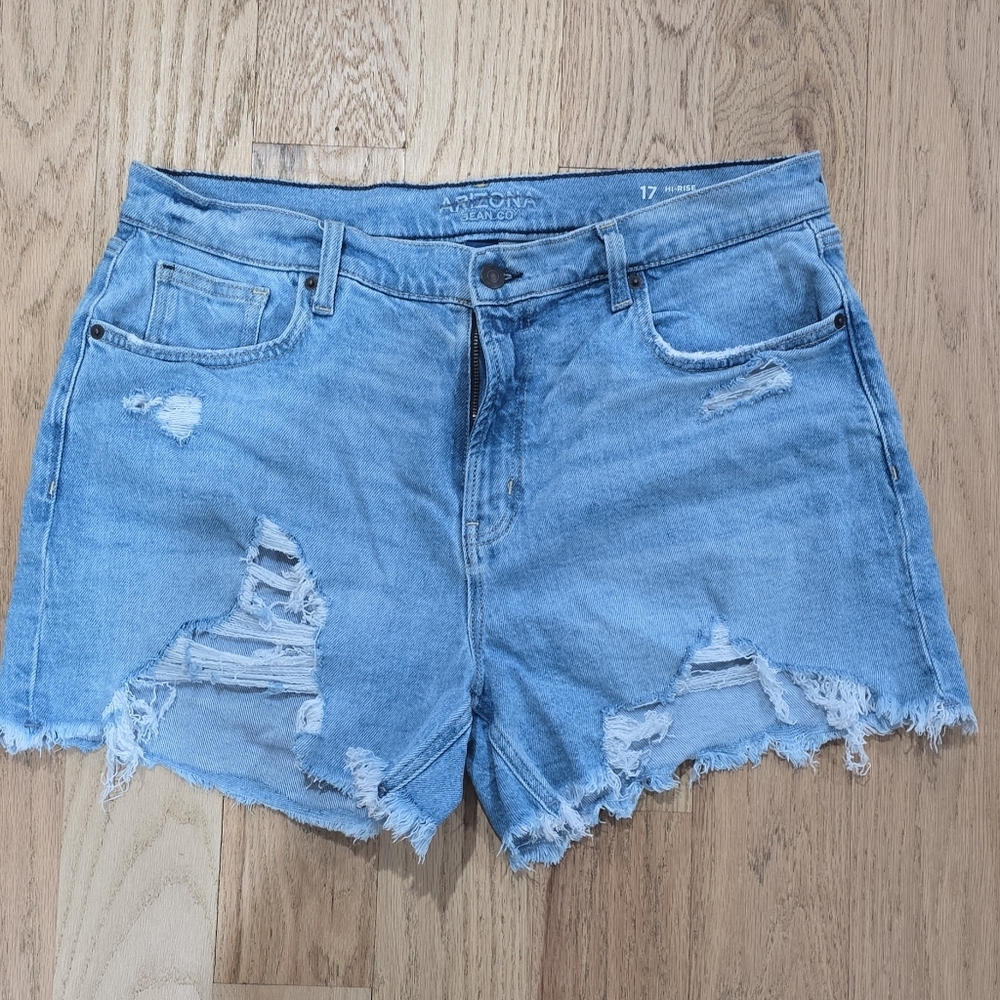 Arizona Jean Company Women's Light Blue Ripped Denim Shorts Size 17